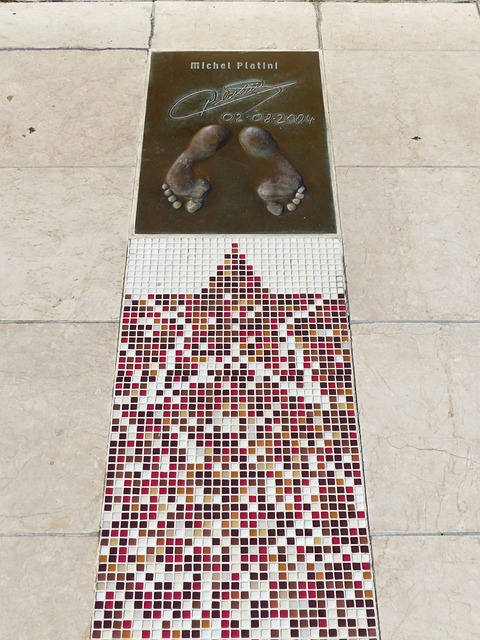 更容易让许 更容易让许